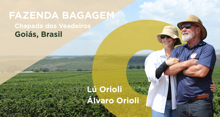 Two people standing in a field with text about 'Fazenda Bagagem' in Chapada dos Veadeiros, Goiás, Brasil.
